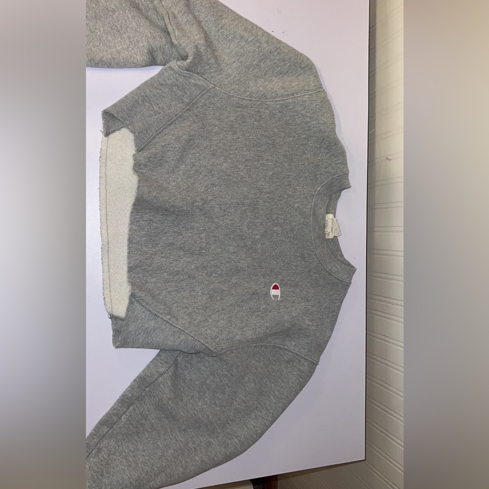 grey champion cropped crew neck